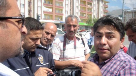 Çevre Sakinleri İçin Tehlike Arz Eden Avm İnşaatına Yol Kapatmalı Tepki