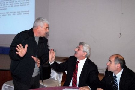 Çevreciler, Duyurulara Rağmen Halkın Katılımı Sağlanamayan Toplantıyı Protesto Etti