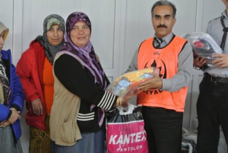 CEYAD'tan Suriyeli misafirlere bir kamyon dolusu yardım