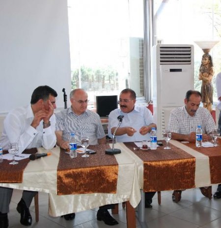 Ceyhan Kaymakamı: 10 Dönüm Yeri 1000 Dönüm Gösteren Çiftçiler Var