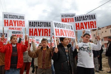Ceyhan'da Baz İstasyonu Protestosu