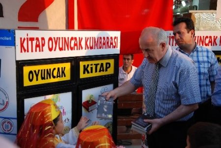 Ceyhan'da ihtiyaç sahibi öğrenciler için ‘Kitap ve Oyuncak Kumbarası’