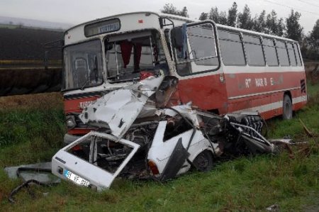 Ceyhan'da Trafik Kazası: 2 Ölü 21 Yaralı