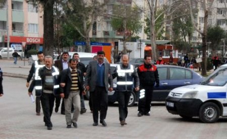 Ceyhan'da Uyuşturucu Operasyonunda Yakalanan 4 Kişi Adliyeye Sevk Edildi