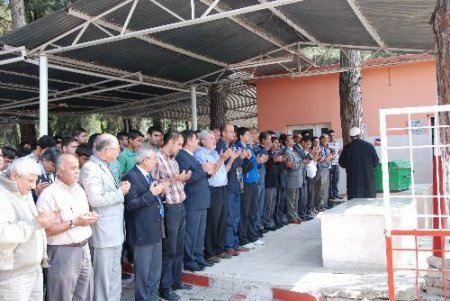 Ceyhan'daki Kazada Hayatını Kaybeden Öğretmeni, Öğrencileri Tekbirlerle Uğurladı