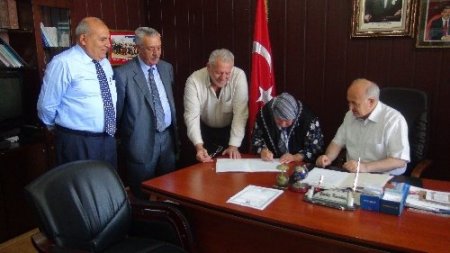 Ceyhanlı hayırsever: Çocuklar okusun, terörist olmasın yeter