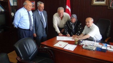 Ceyhanlı hayırsever: Çocuklar okusun, terörist olmasın yeter
