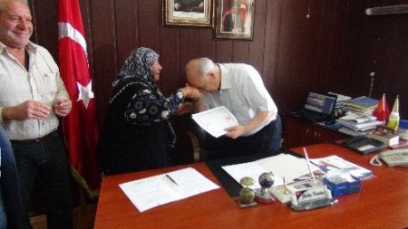 Ceyhanlı hayırsever: Çocuklar okusun, terörist olmasın yeter