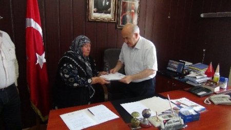 Ceyhanlı hayırsever: Çocuklar okusun, terörist olmasın yeter