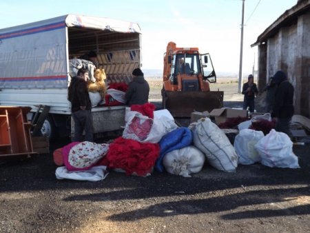 Çeyizler arasında yaklaşık 33 bin paket kaçak sigara ele geçirildi