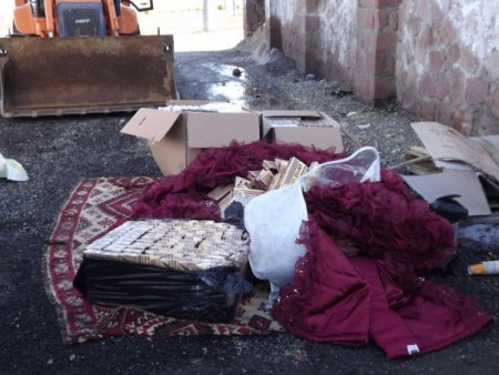 Çeyizler arasında yaklaşık 33 bin paket kaçak sigara ele geçirildi