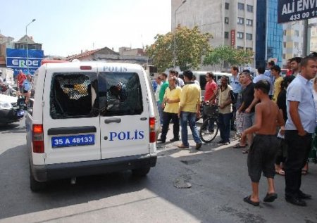 Cezaevi Firarisini Vermemek İçin Polislere Saldırdılar