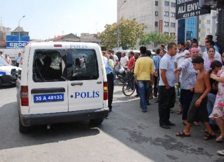 Cezaevi Firarisini Vermemek İçin Polislere Saldırdılar
