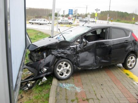 Cezaevi nakil aracı otomobille çarpıştı: 2 yaralı