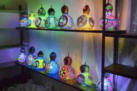 Cezaevinde yetiştirilen su kabakları abajura dönüştürülerek ihraç ediliyor