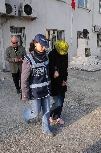 Cezaevine Uyuşturucu Sokan Gardiyanlı Çete Çökertildi