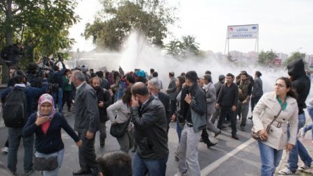 Cezaevine yürümek isteyen BDP’lilere müdahale