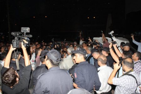 Cezaevlerindeki açlık grevine destek için yürüyen gruba polis izin vermedi