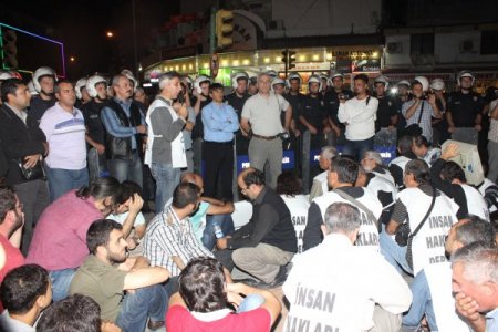Cezaevlerindeki açlık grevine destek için yürüyen gruba polis izin vermedi