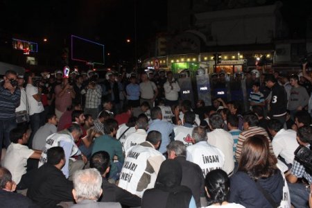 Cezaevlerindeki açlık grevine destek için yürüyen gruba polis izin vermedi