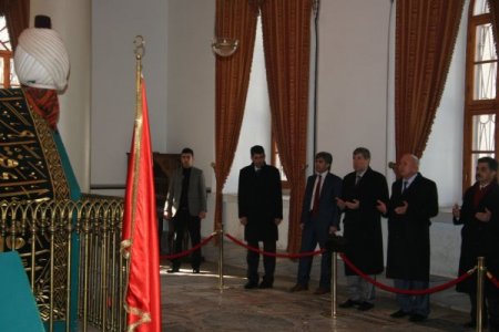 Cezayirli Vali Gezdi, Belediye Başkanı Fotoğrafladı