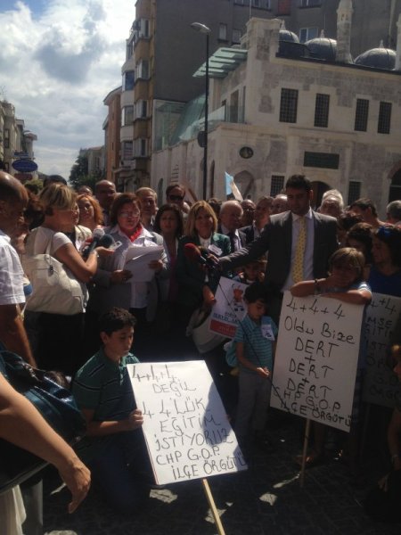 CHP, yeni eğitim sistemini protesto etti