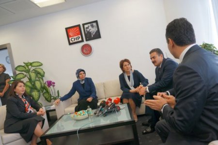 CHP-AK Parti bayramlaşmasının konusu Cumhuriyet yürüyüşü