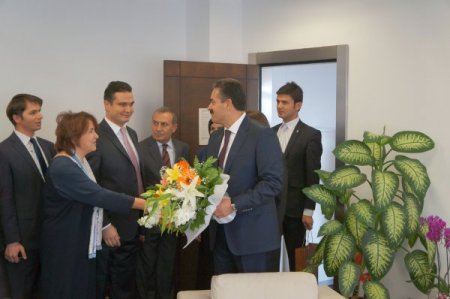 CHP-AK Parti bayramlaşmasının konusu Cumhuriyet yürüyüşü