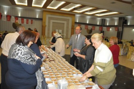 CHP Atakum İlçe Teşkilatı aşure dağıttı