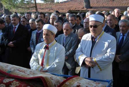 CHP Genel Başkan Yardımcısı Keskin'in babası toprağa verildi