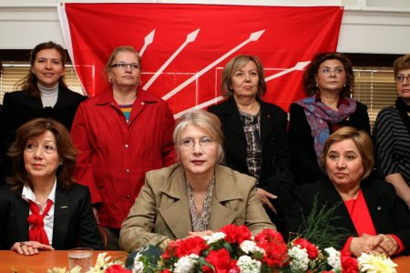 CHP Grup Başkan Vekili Tarhan: Başbakan suçluluk psikolojisiyle saldırıyor