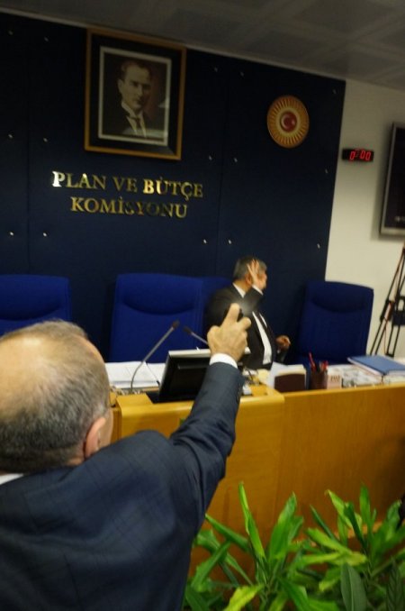 CHP Meclis'te gazlı eylem yaptı, herkes öksürdü