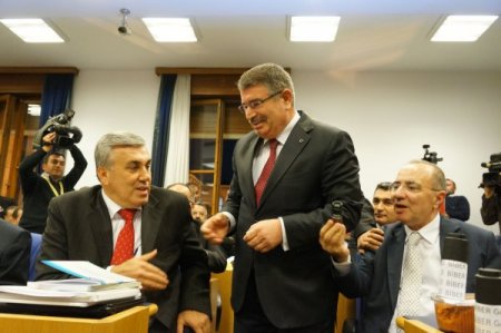 CHP Meclis'te gazlı eylem yaptı, herkes öksürdü