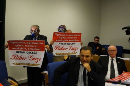 CHP Meclis'te gazlı eylem yaptı, herkes öksürdü