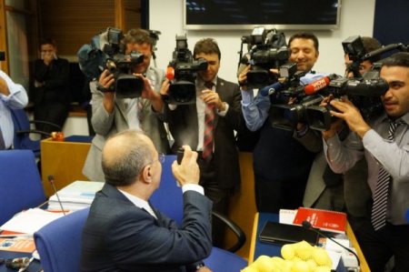 CHP Meclis'te gazlı eylem yaptı, herkes öksürdü