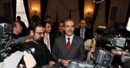 Chp-mhp'li Üyeler, Esnafa Destek Veren Tasarı Sebebiyle Belediye Meclisini Protesto Etti