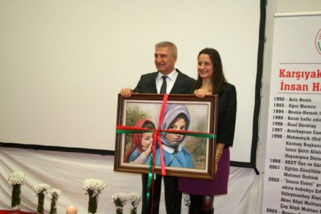 CHP Milletvekili Pavey’e 2012 İnsan Hakları Ödülü