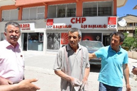 CHP önüne aracını bırakan inşaat işçisi bomba paniğine neden oldu