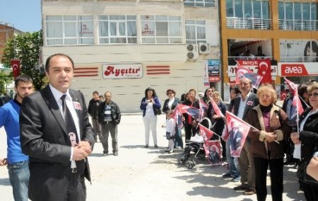 CHP Polatlı ilçe teşkilatı, Atatürk Anıtı'na çelenk sundu