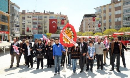 CHP Polatlı ilçe teşkilatı, Atatürk Anıtı'na çelenk sundu