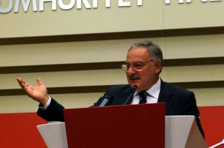 CHP Sözcüsü Koç: Papatya falı bakan bir Başbakansın