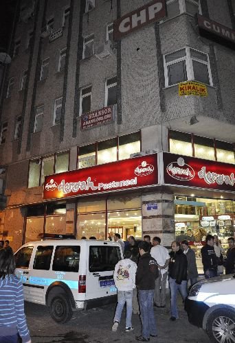 Chp Zeytinburnu İlçe Binası Yakınında Patlayan Ses Bombası Korkuttu