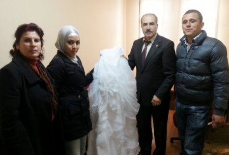 CHP'den beyaz gelinlik açılımı