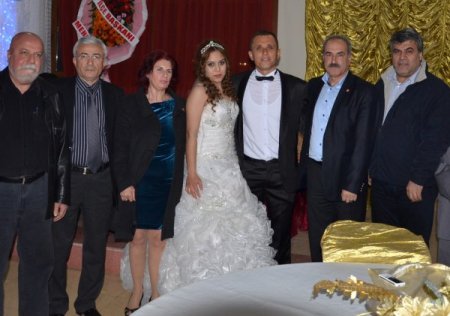 CHP'den beyaz gelinlik açılımı