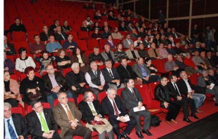 CHP'li Ayata: Partide ki aykırı fikirler özgürlükten kaynaklanıyor, bölünme yok