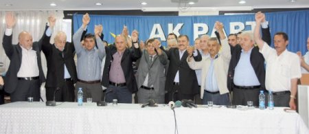 Chp'li Belediye Başkanı Ve Meclis Üyeleri Ak Parti'ye Geçti