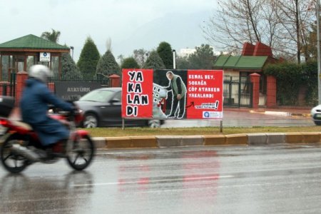 Chp’li Belediyeden Geri Adım: 'recep Bey' Afişi Kalktı, Yerine 'kemal Bey' Afişi Geldi