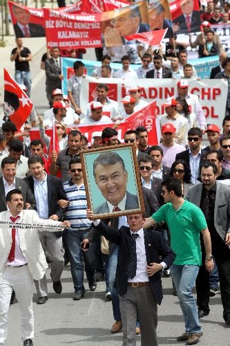 Chp'li Gençlerden Bbaykal'a 'geri Dön' Mitingi