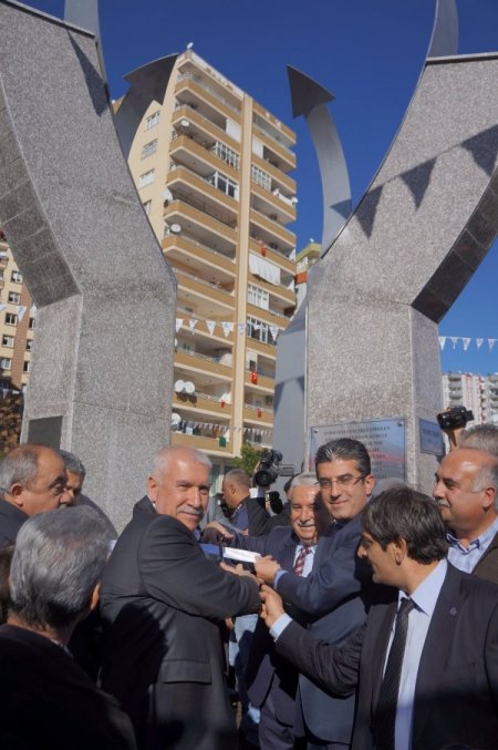 CHP'li Günaydın: Nazım Hikmet'in şiirleri kirletildi