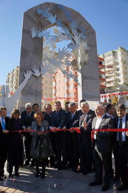 CHP'li Günaydın: Nazım Hikmet'in şiirleri kirletildi